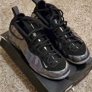Nike air foamposite 1 hologram